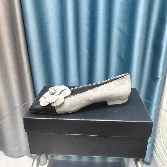 CHANEL BALLET FLAT IN SPANISH GRAY SUEDE AND BLACK CALFSKIN WITH FLOWER
