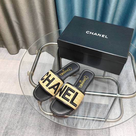CHANEL 25 Mule Raffia Large Logo