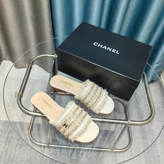 CHANEL 25 Mule Raffia Strass
