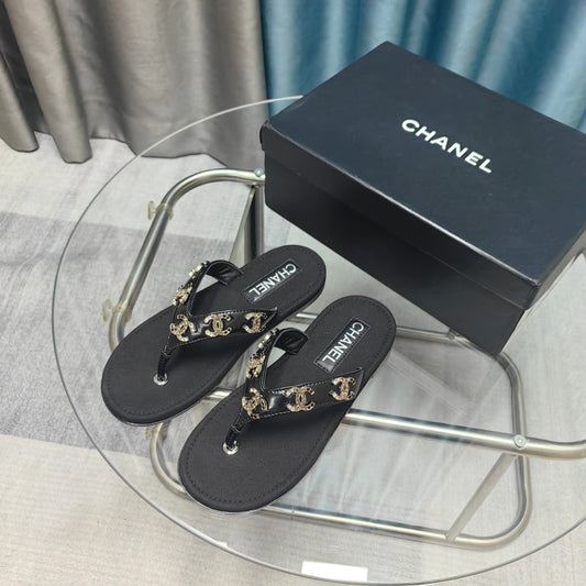 CHANEL 25 Thong Sandal Diamond Logo