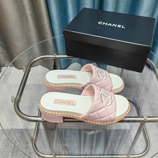 CHANEL 25 Sandal 5cm Quilted Calfskin Leather Chain