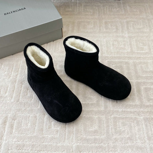 Balanciaga FLAT ANKLE BOOTS IN BLACK SUEDE AND SHEARLING LINING