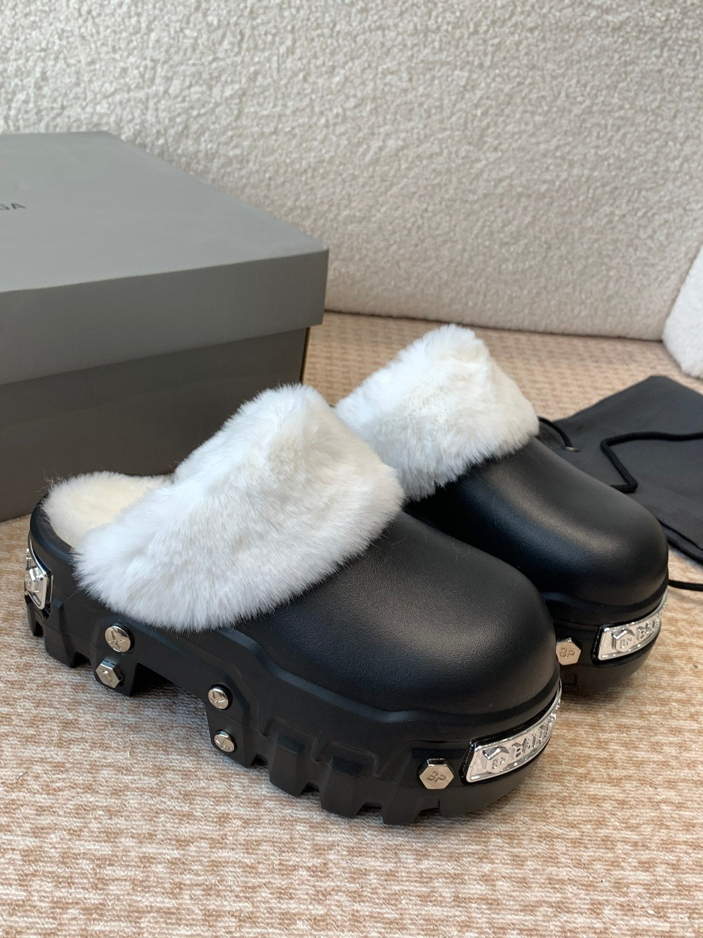 Balanciaga PLATFORM MULES IN BLACK RUBBER MIX RABBIT FUR SILVER HARDWARE