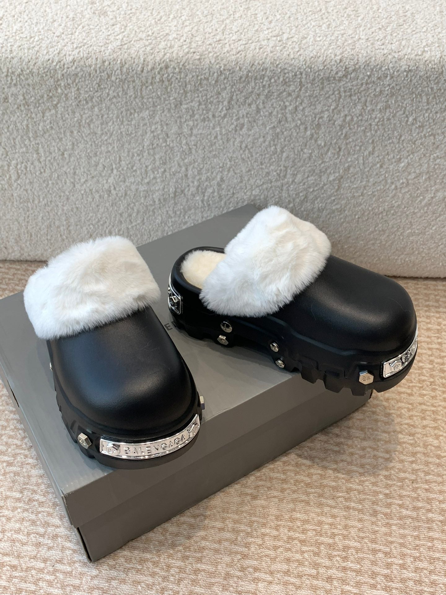 Balanciaga PLATFORM MULES IN BLACK RUBBER MIX RABBIT FUR SILVER HARDWARE