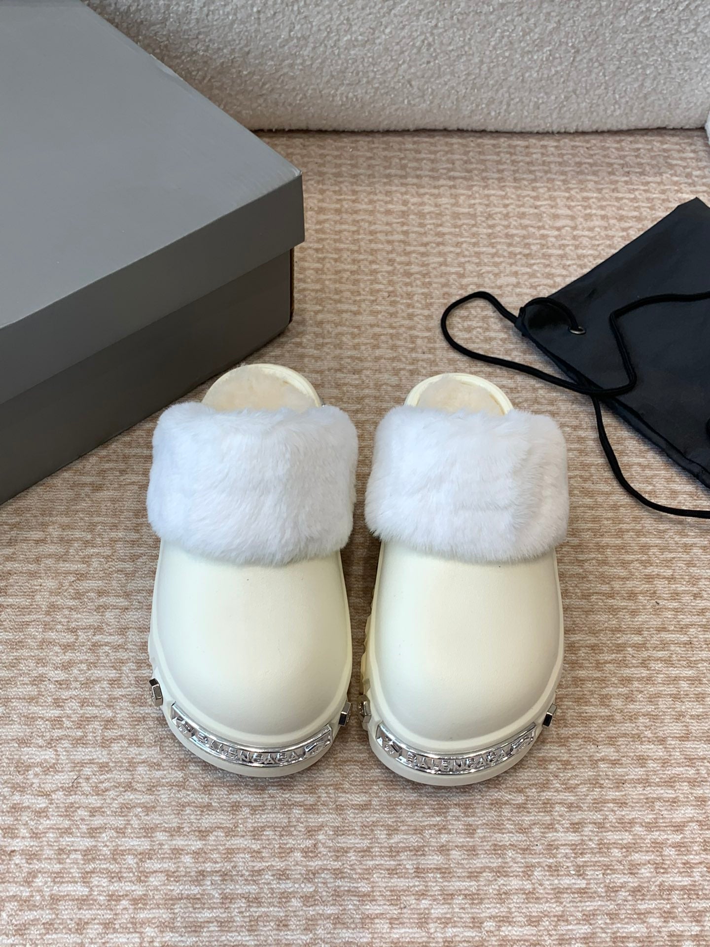 Balanciaga PLATFORM MULES IN BEIGE RUBBER MIX RABBIT FUR SILVER HARDWARE