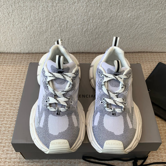 Balanciaga UNDER ARMOUR 3XL KNIT SNEAKER IN LIGHT GRAY WHITE AND BLACK POLYESTER