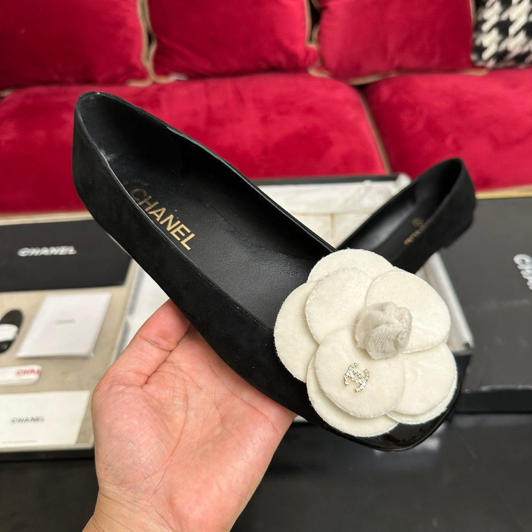 CHANEL ballet flat white flower black suede black patent calfskin