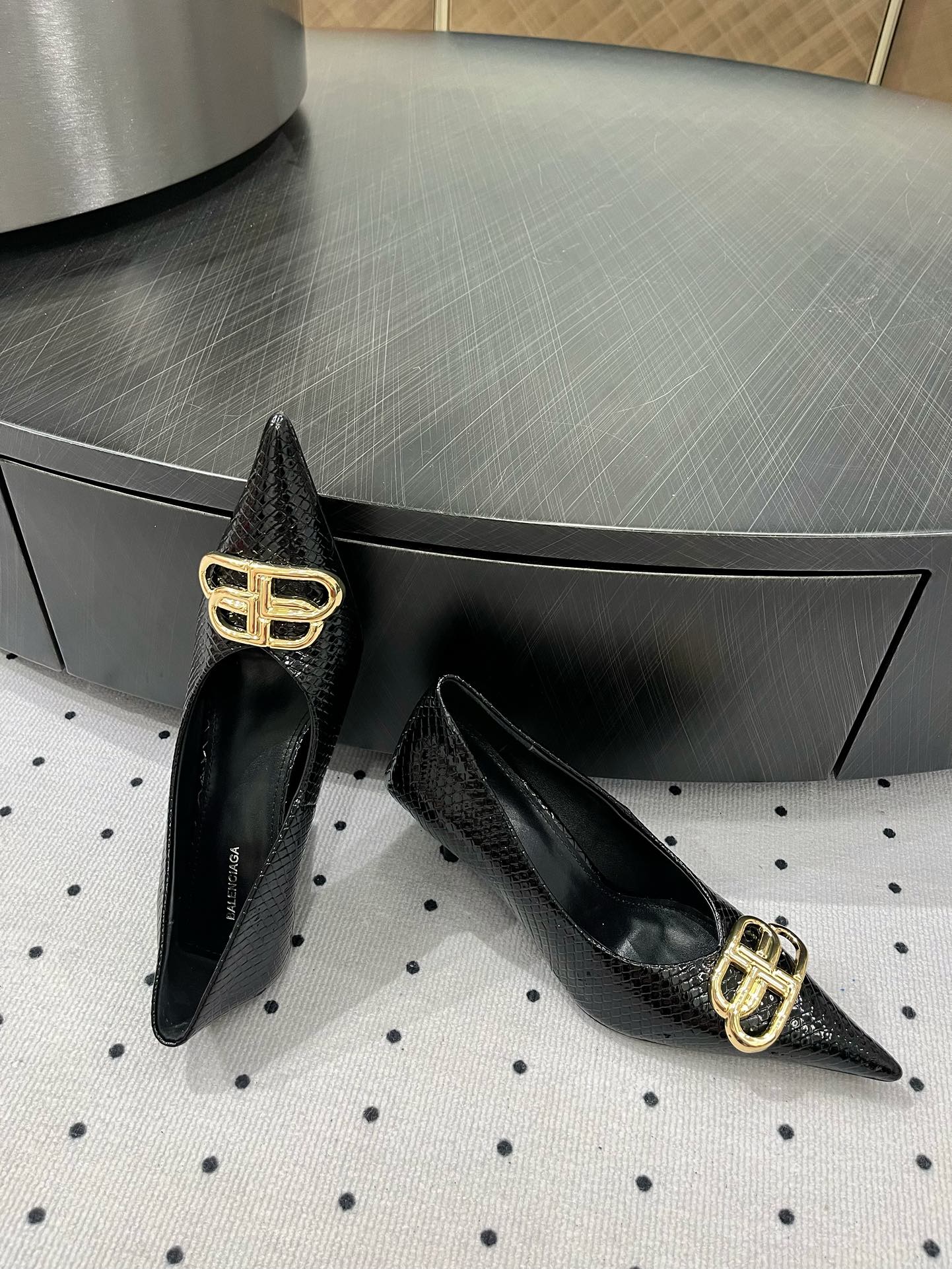 Balanciaga HEELED PUMPS 65 MM IN BLACK LIZARD PATTERN CALFSKIN GOLD HARDWARE