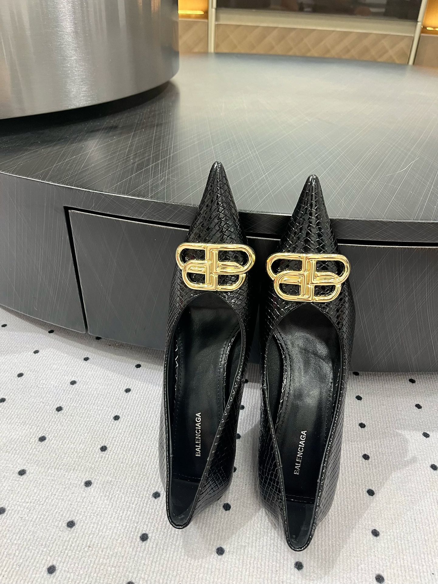 Balanciaga HEELED PUMPS 65 MM IN BLACK LIZARD PATTERN CALFSKIN GOLD HARDWARE
