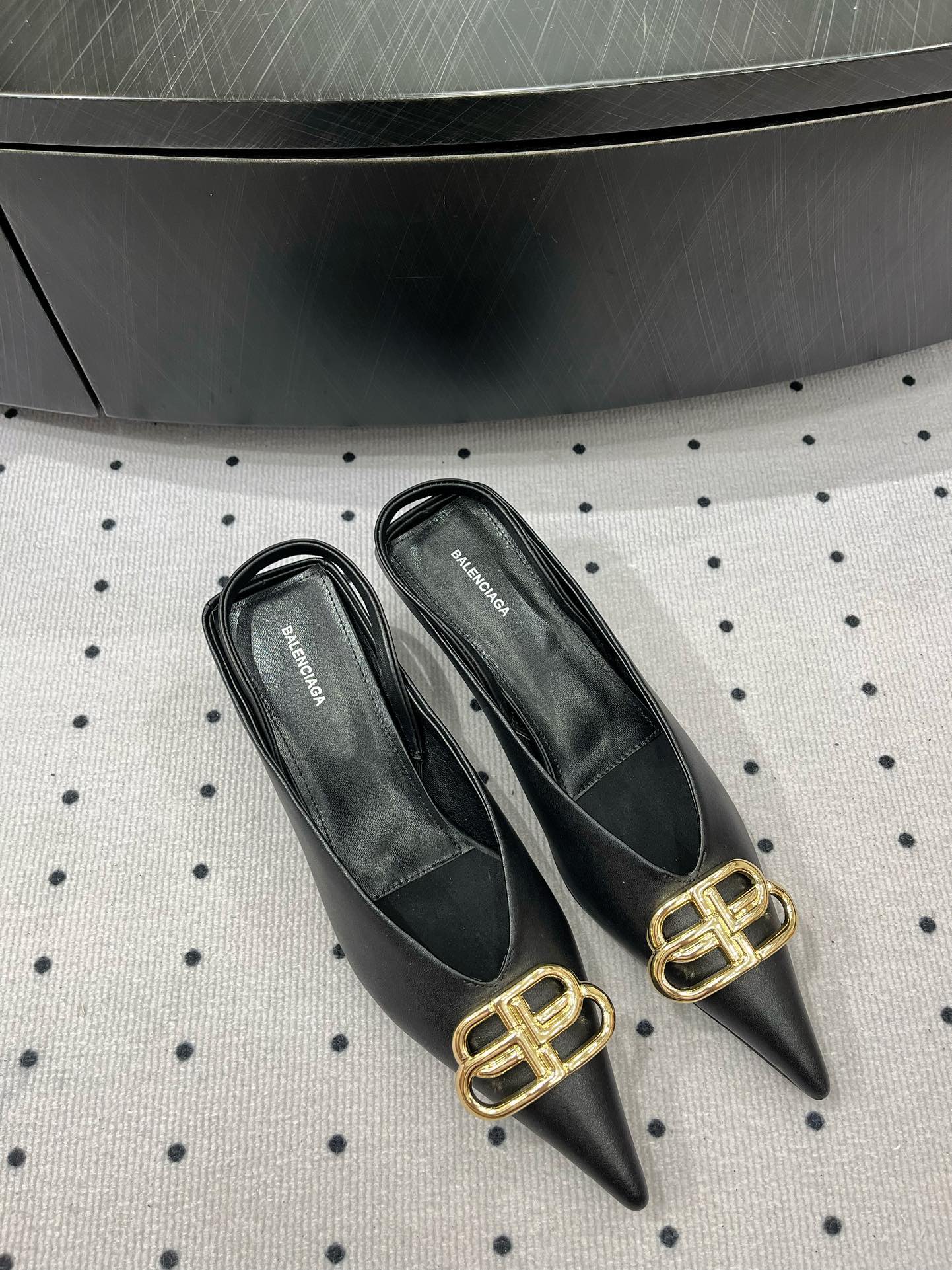 Balanciaga HEELED SLINGBACK 45 MM IN BLACK SMOOTH LAMBSKIN GOLD HARDWARE