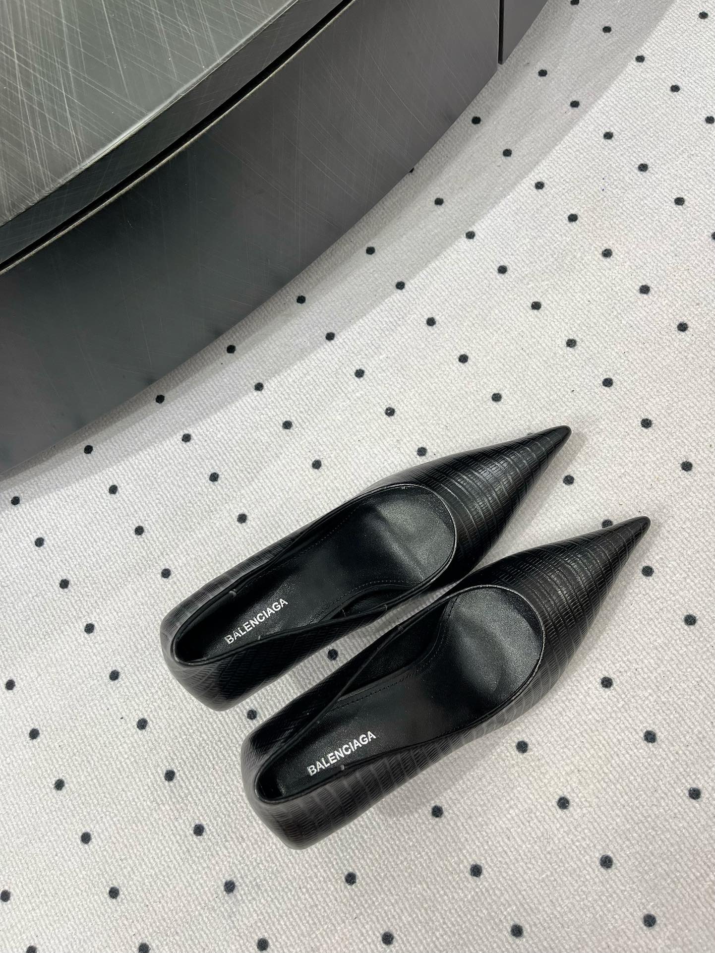 Balanciaga CLASSIC PUMPS 65MM IN BLACK LIZARD PATTERN CALFSKIN