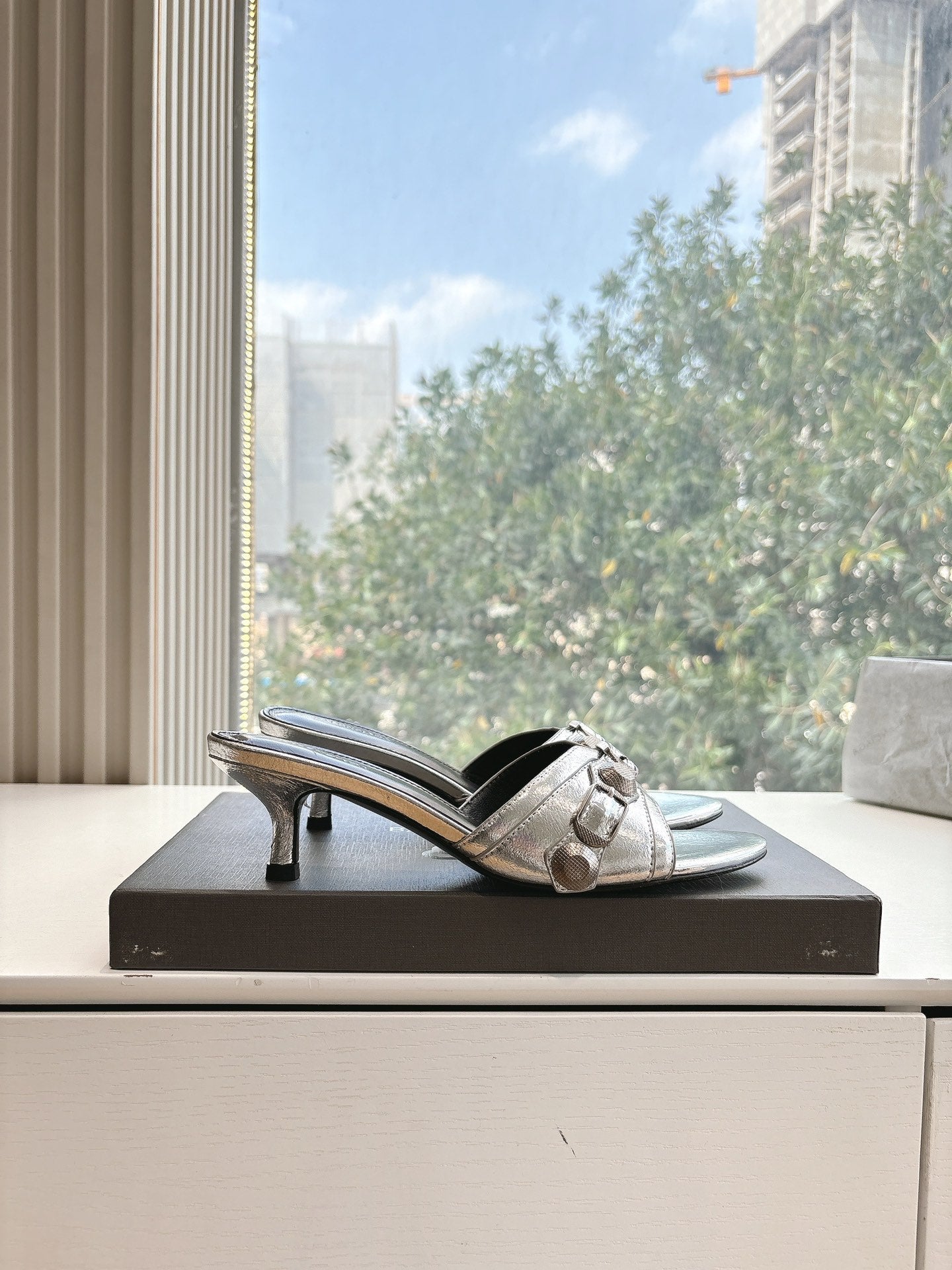 Balanciaga CAGOLE MID-HEEL MULES IN SILVER METALLIC CALFSKIN