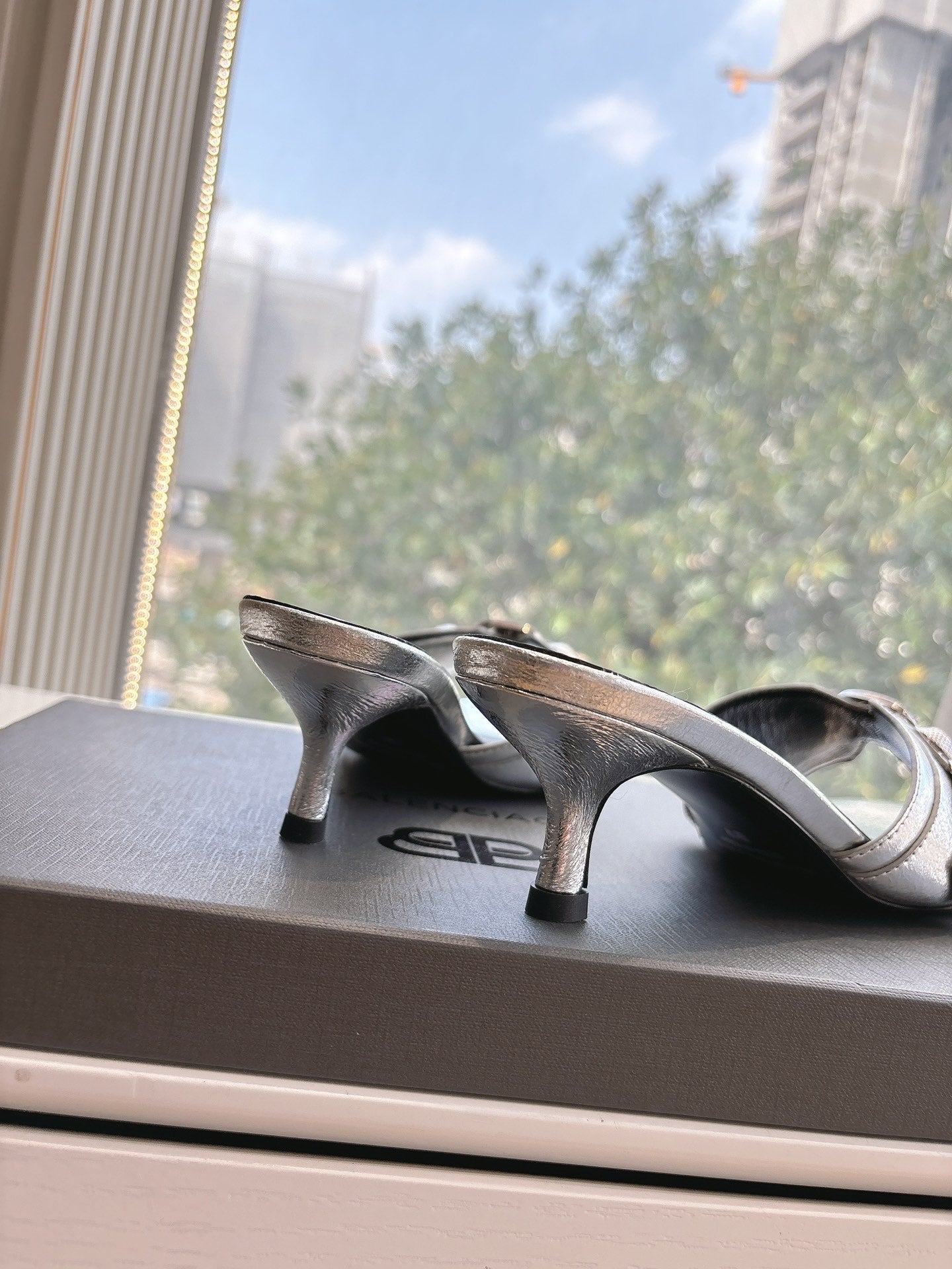 Balanciaga CAGOLE MID-HEEL MULES IN SILVER METALLIC CALFSKIN