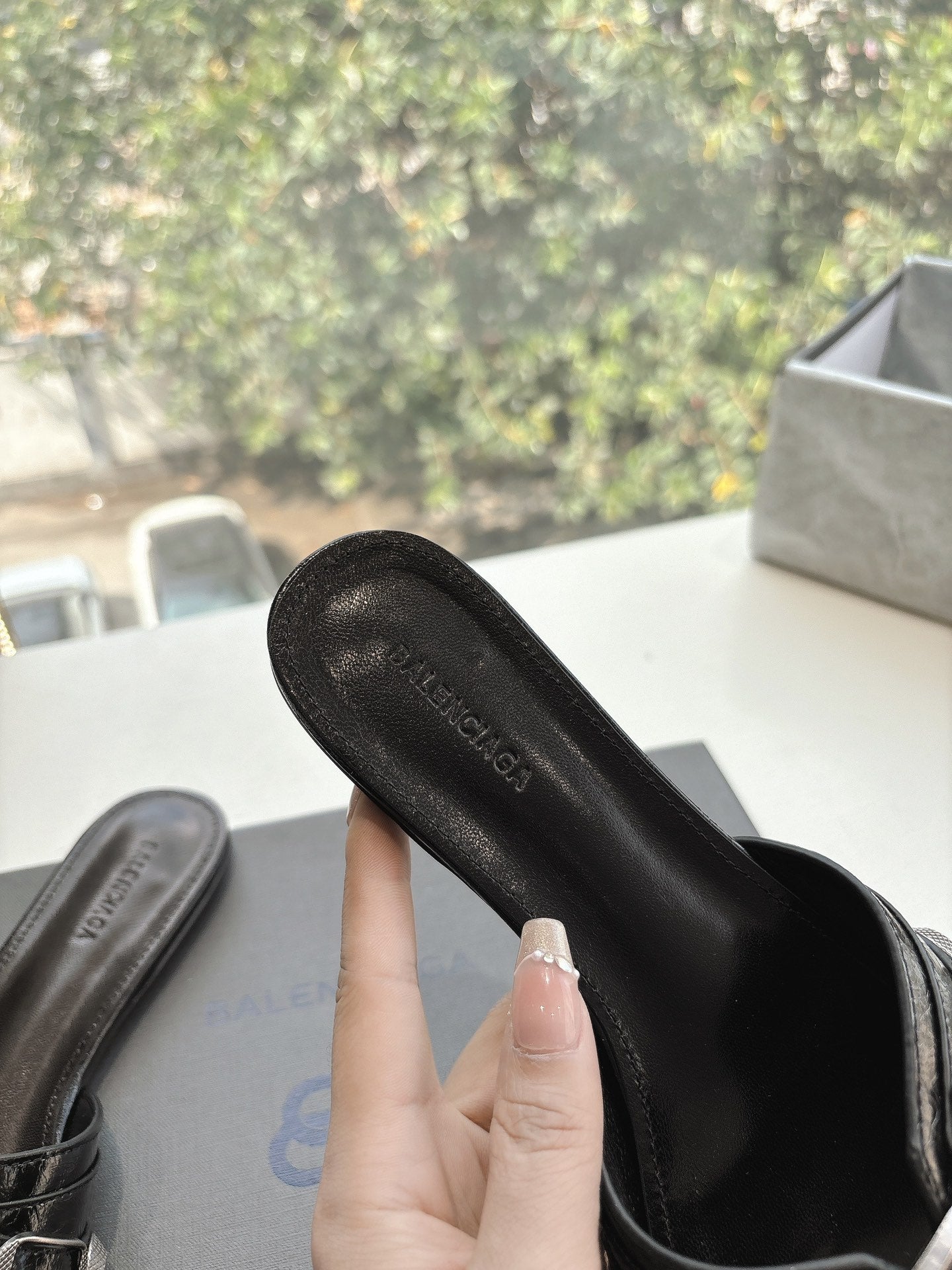 Balanciaga CAGOLE FLAT MULES IN BLACK CALFSKIN