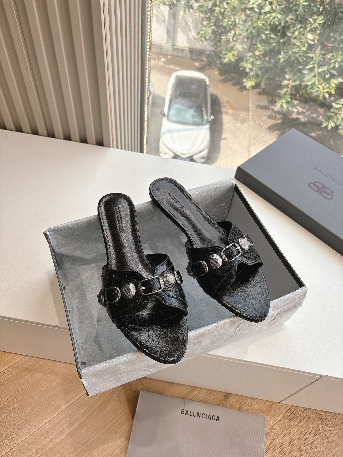 Balanciaga CAGOLE FLAT MULES IN BLACK CALFSKIN