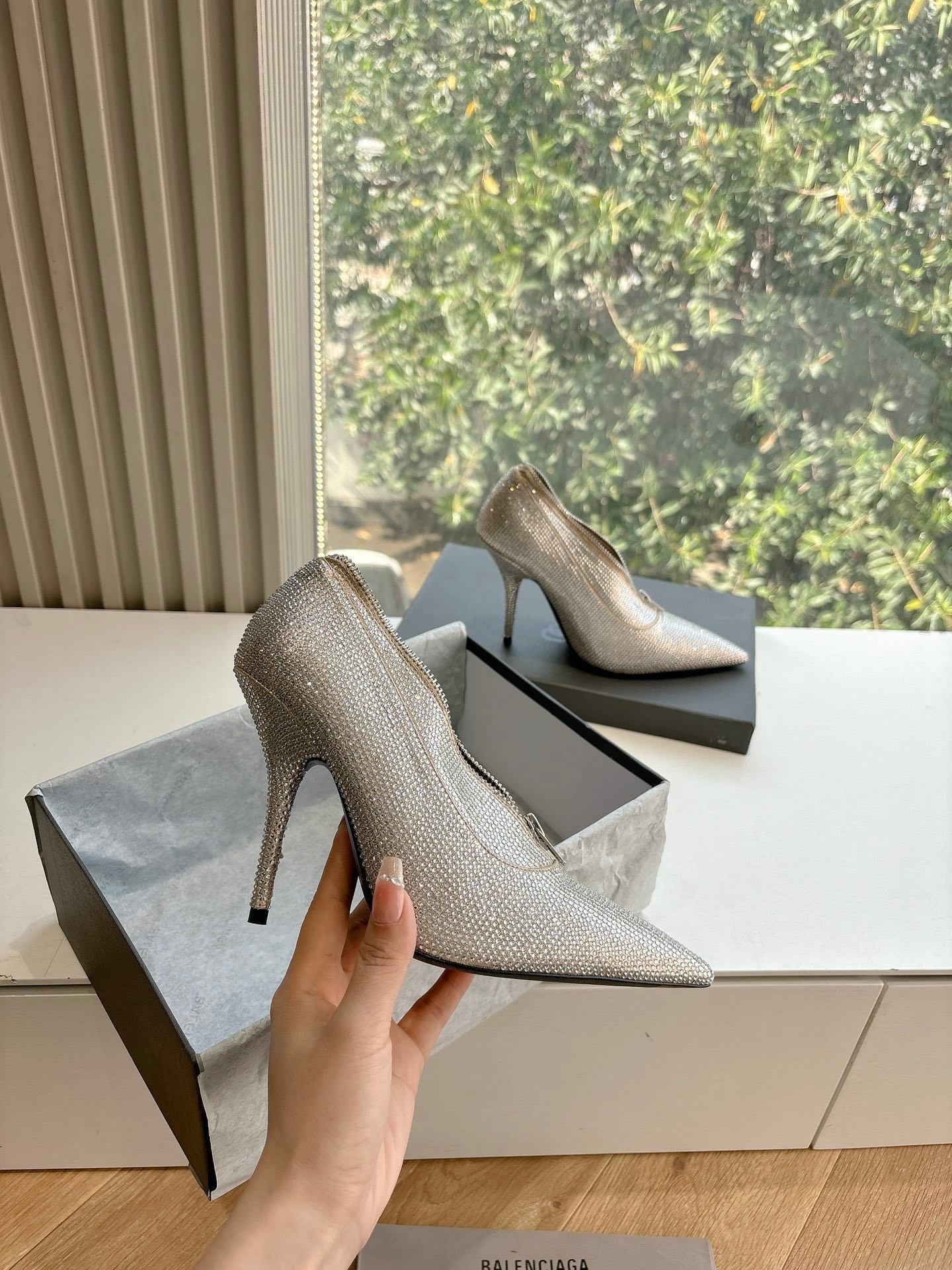 Balanciaga ZIPPER POINTED-TOE HIGH PUMPS IN BEIGE SUEDE ATTACHED SILVER CRYSTAL