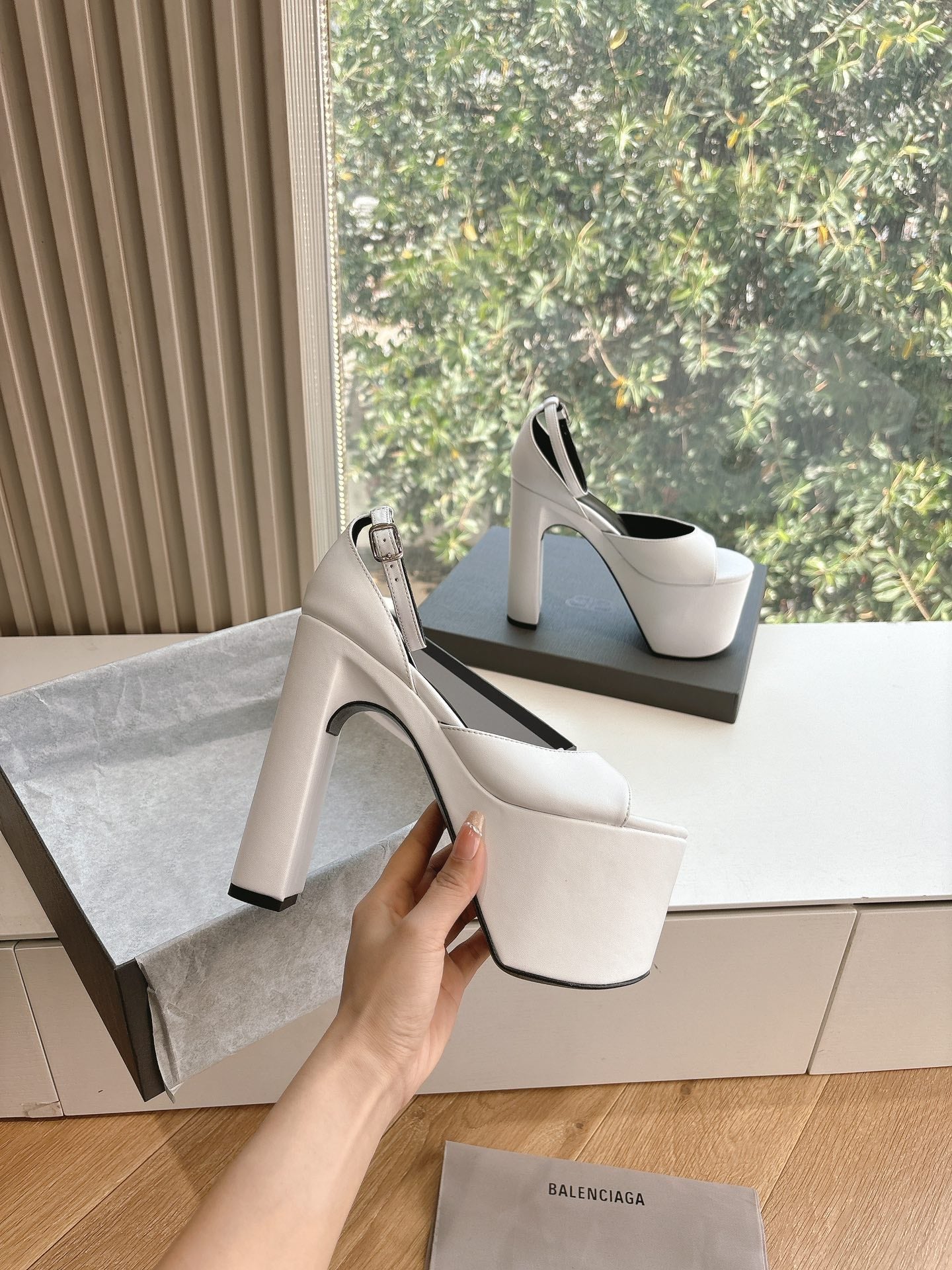 Balanciaga PLATFORM ANKLE STRAP HEELS IN WHITE SMOOTH CALFSKIN