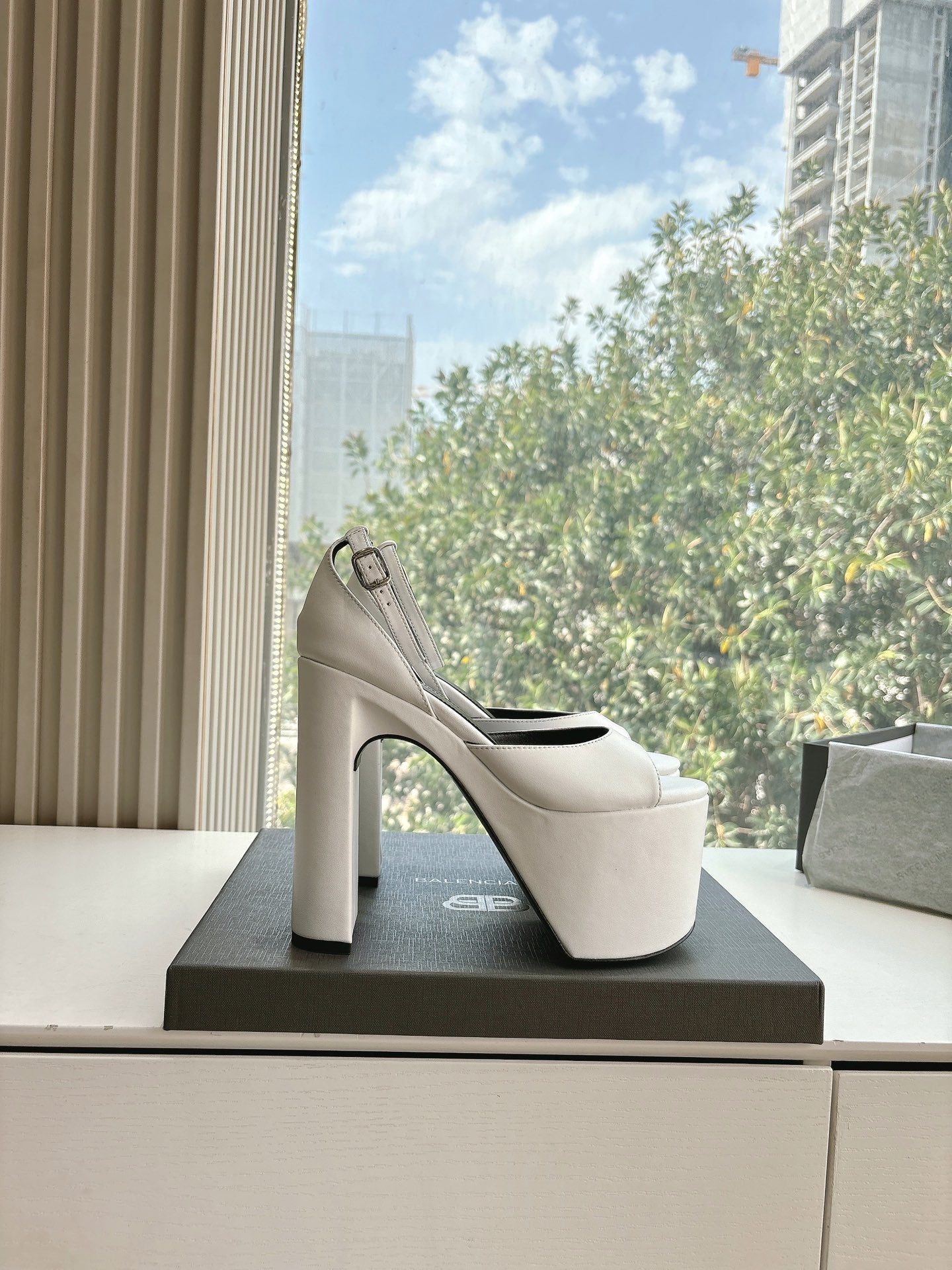 Balanciaga PLATFORM ANKLE STRAP HEELS IN WHITE SMOOTH CALFSKIN