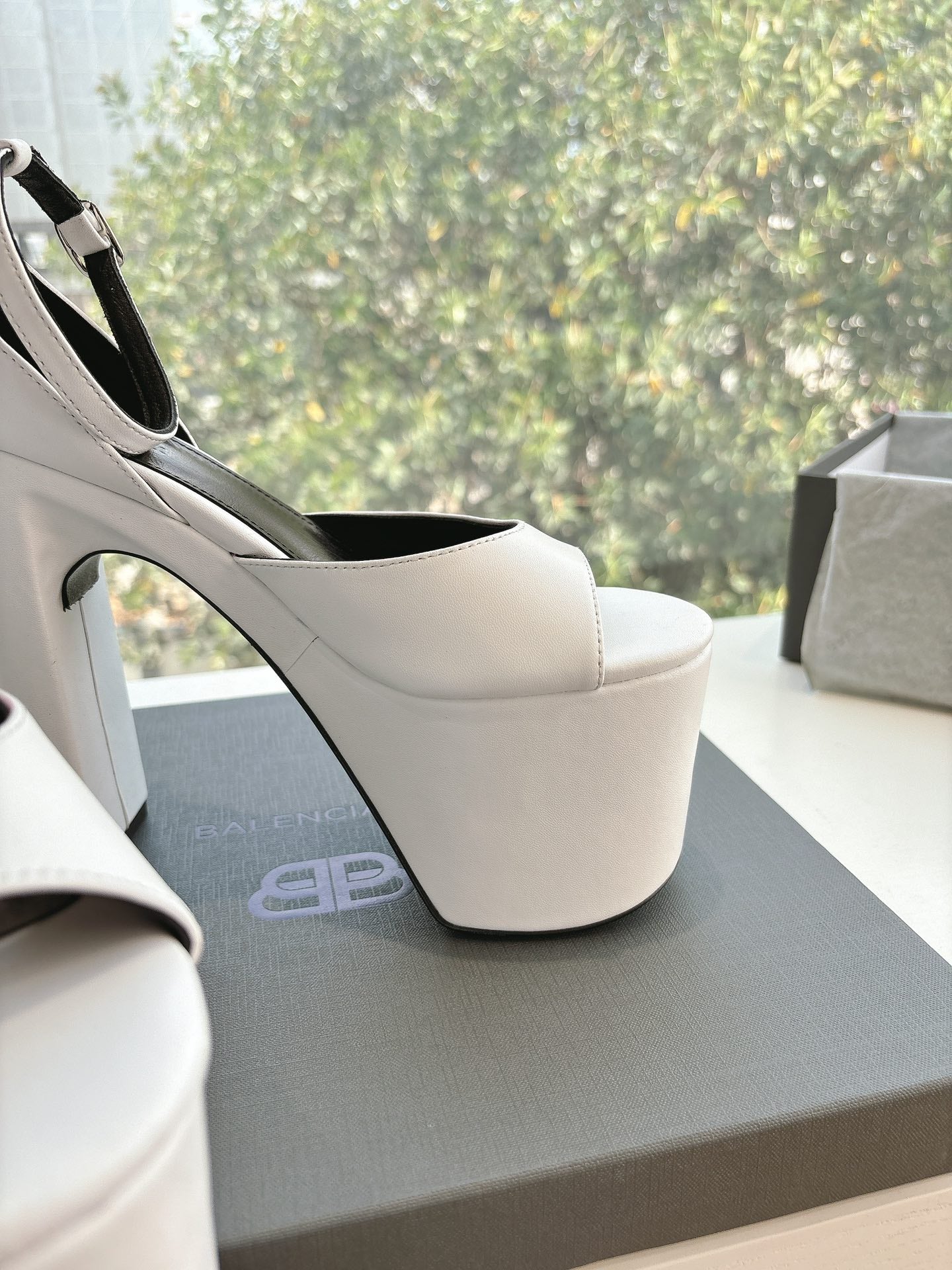 Balanciaga PLATFORM ANKLE STRAP HEELS IN WHITE SMOOTH CALFSKIN