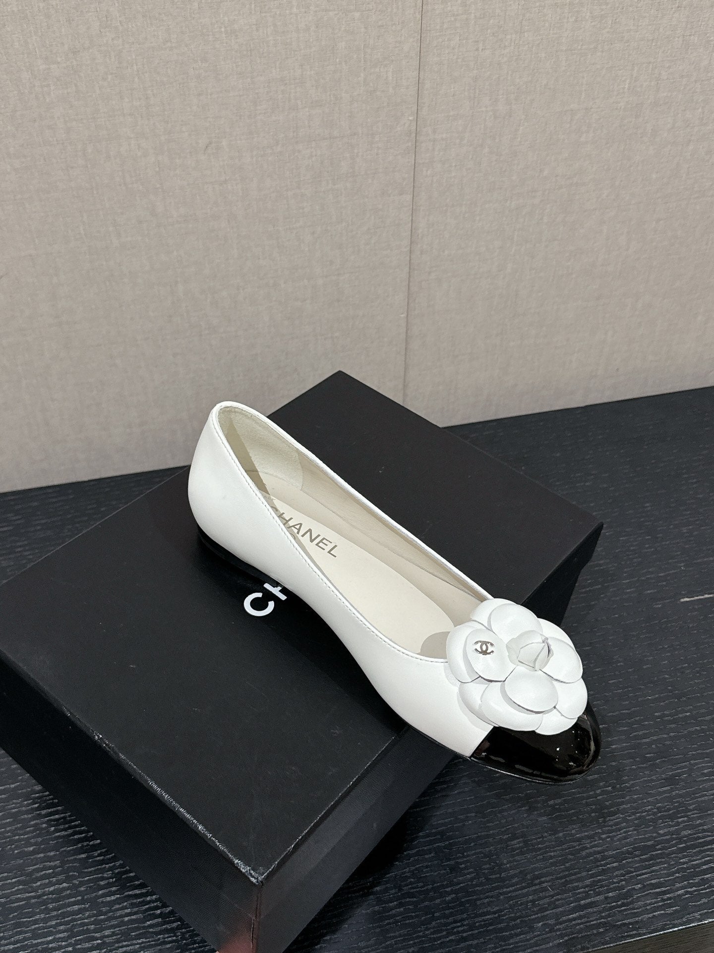CHANEL ballet flat flower white calfskin black patent calfskin