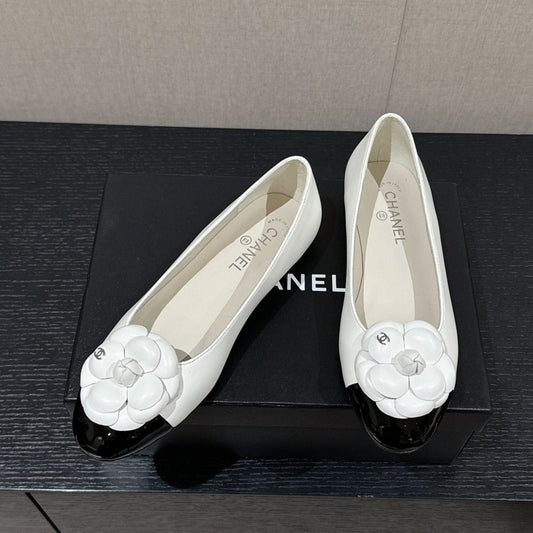 CHANEL ballet flat flower white calfskin black patent calfskin