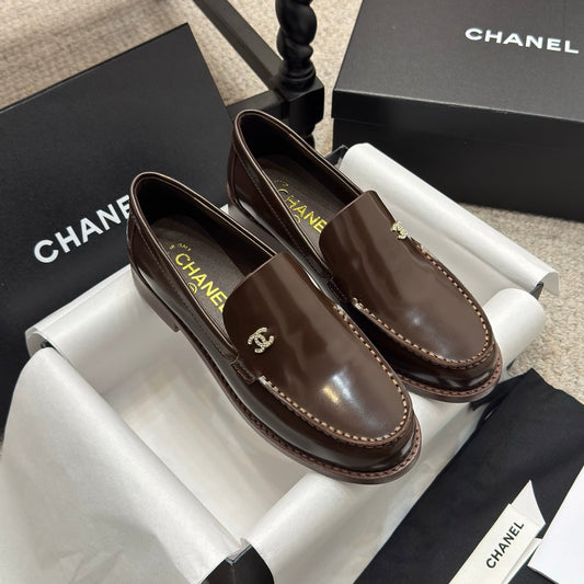 CHANEL 25C Moccasins Chocolate Patent Leather