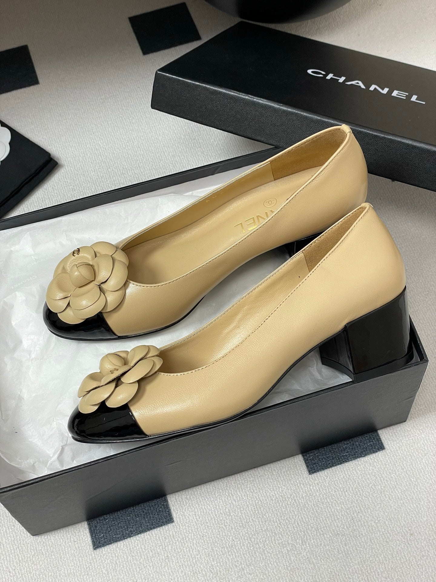 CHANEL 25S Ballet Flower