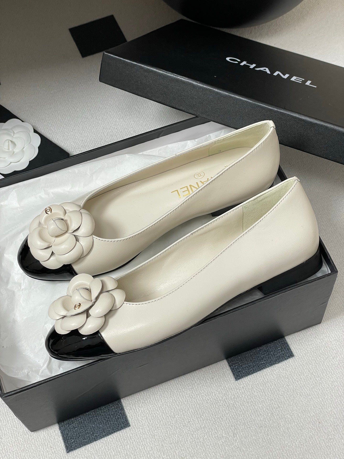 CHANEL 25S Ballet Flower