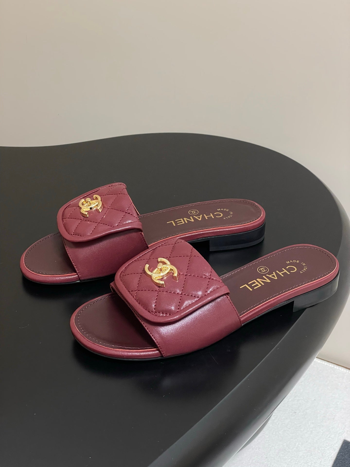 CHANEL 25F Slide Quilted