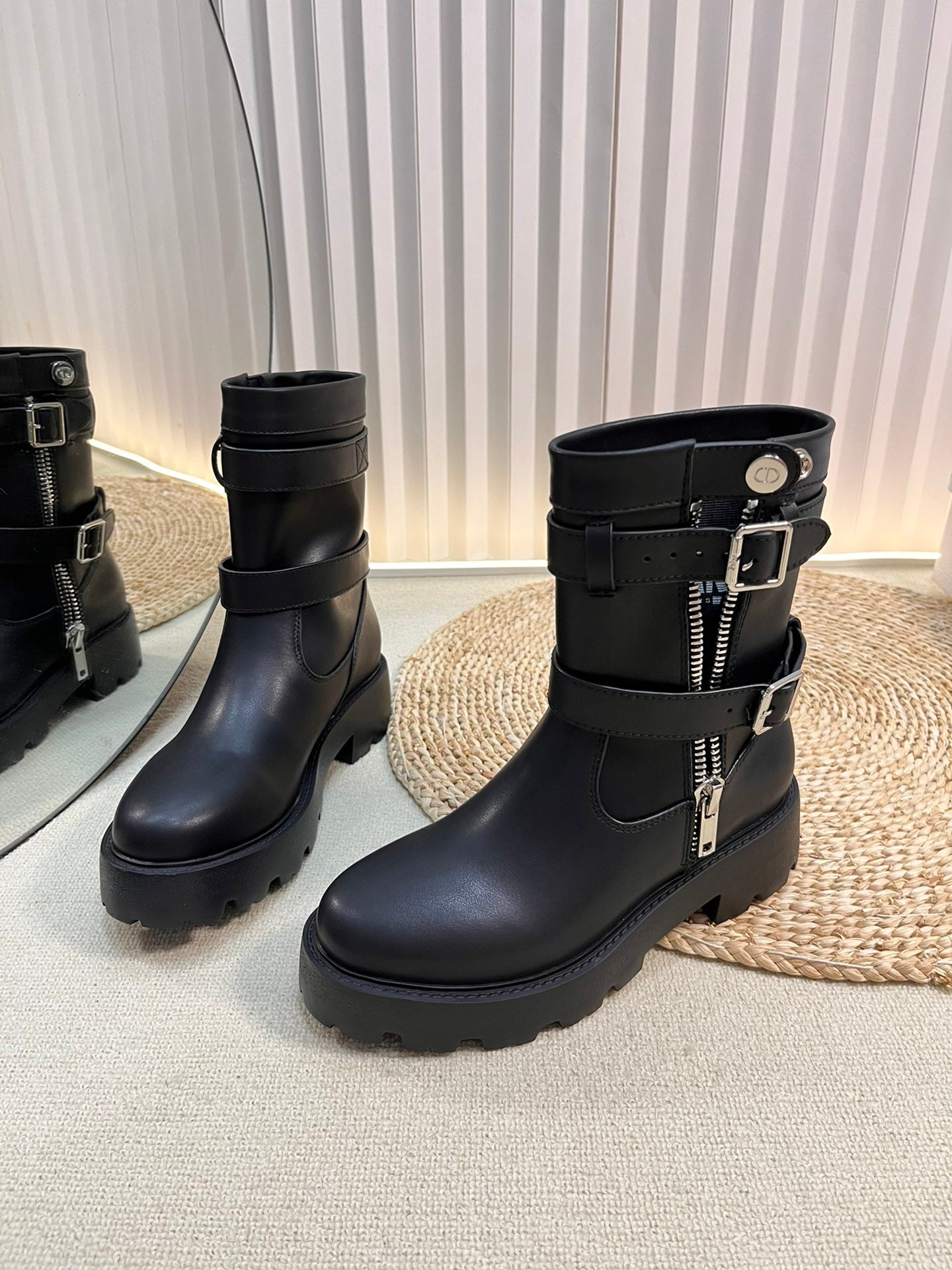 DIOR D-Major Ankle Boot 35mm In Black Calfskin 992673