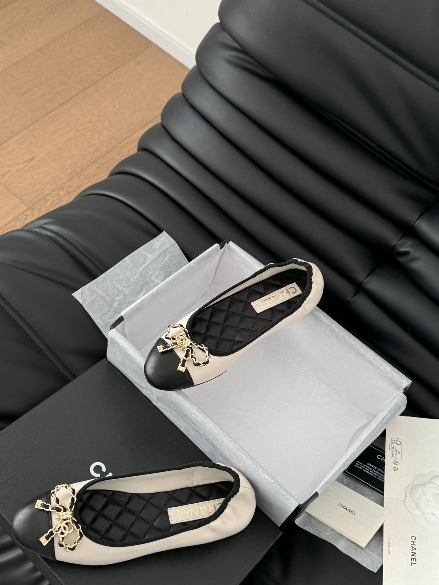 CHANEL Ballet Flats In White Lambskin 143532