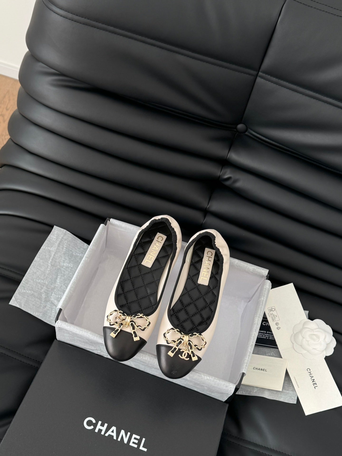 CHANEL Ballet Flats In White Lambskin 143532