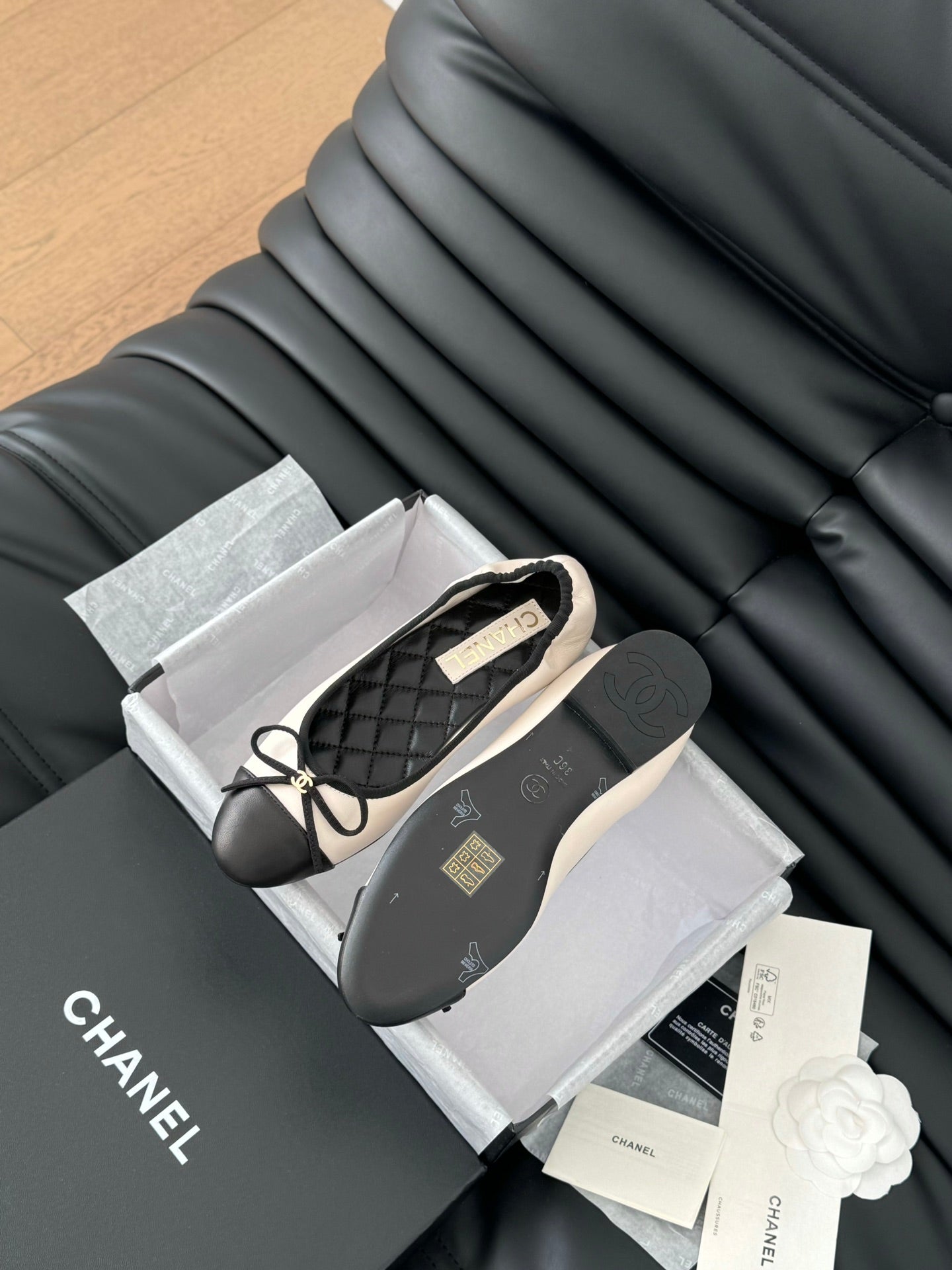 CHANEL Ballet Flats In White Lambskin 143540