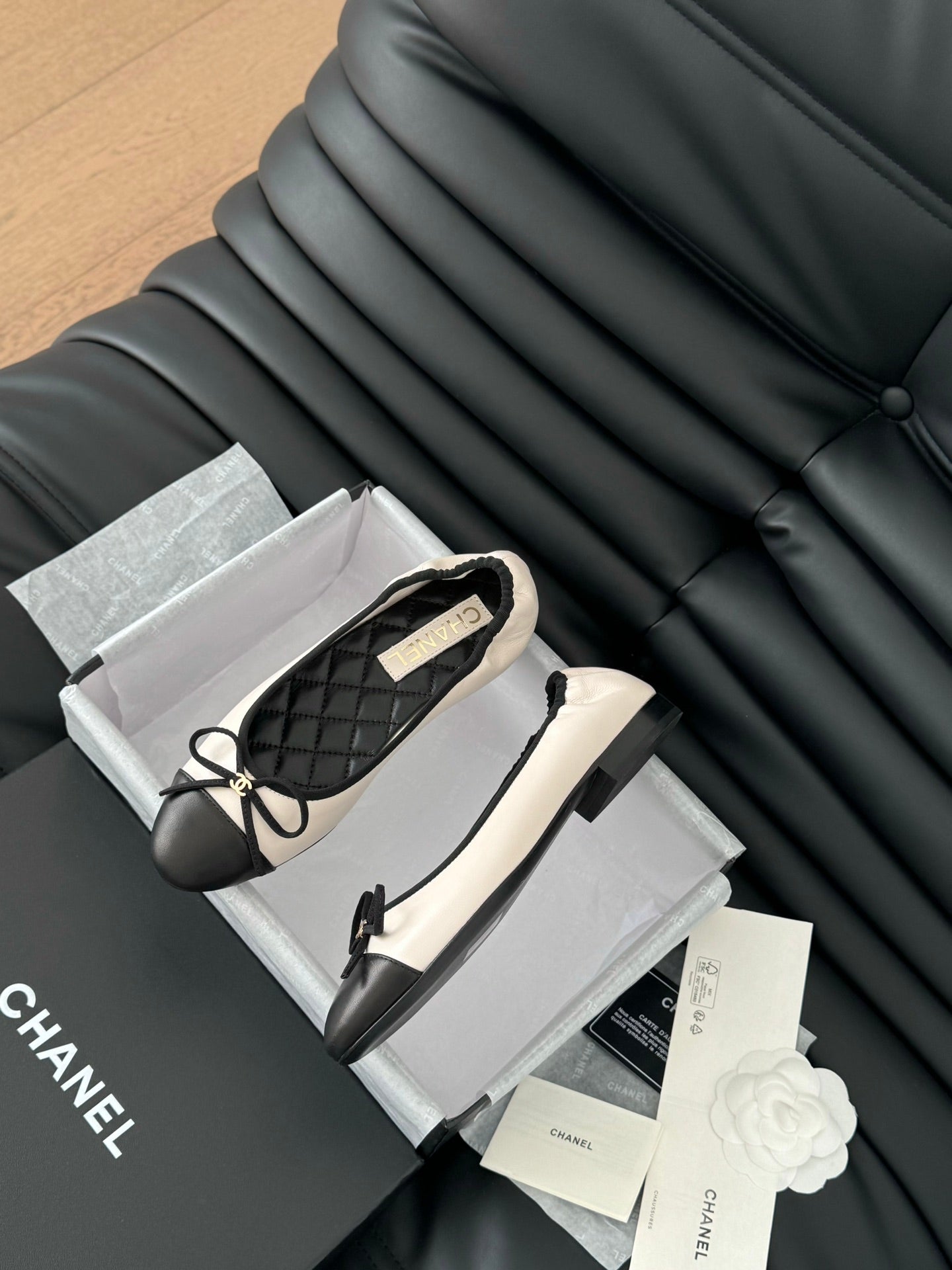 CHANEL Ballet Flats In White Lambskin 143540