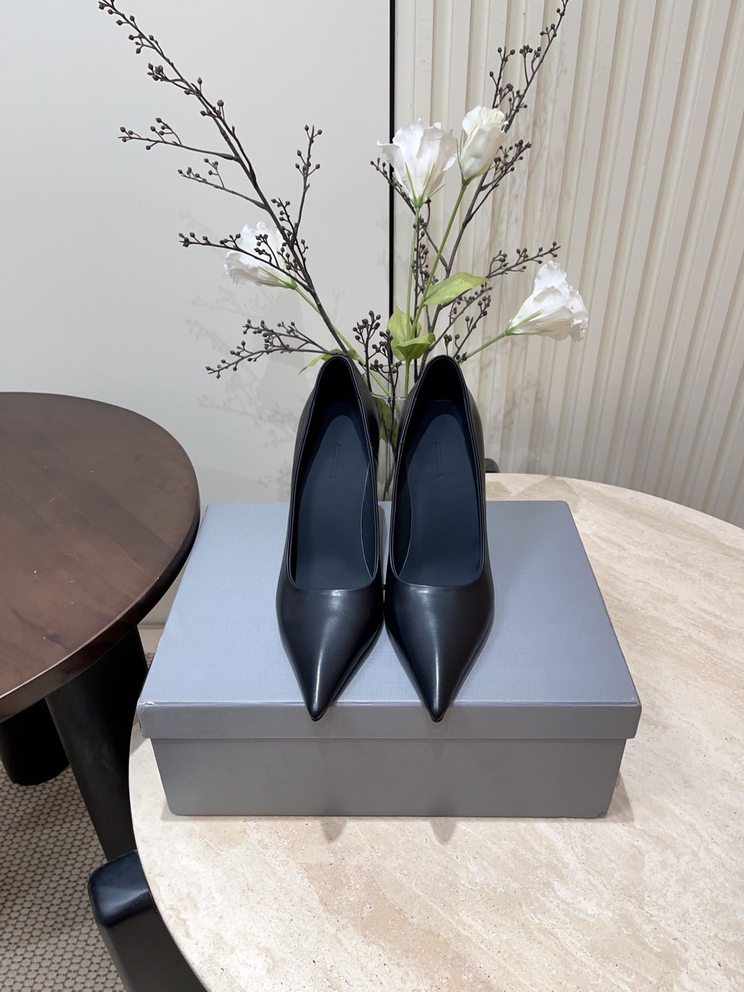 Balanciaga CURVED HEEL SHALLOW MOUTH PUMPS IN BLACK CALFSKIN