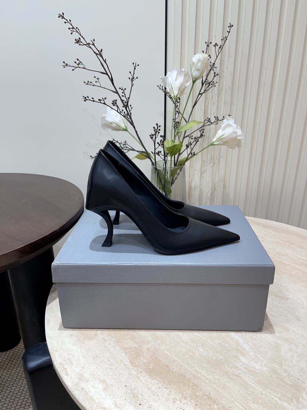 Balanciaga CURVED HEEL SHALLOW MOUTH PUMPS IN BLACK CALFSKIN
