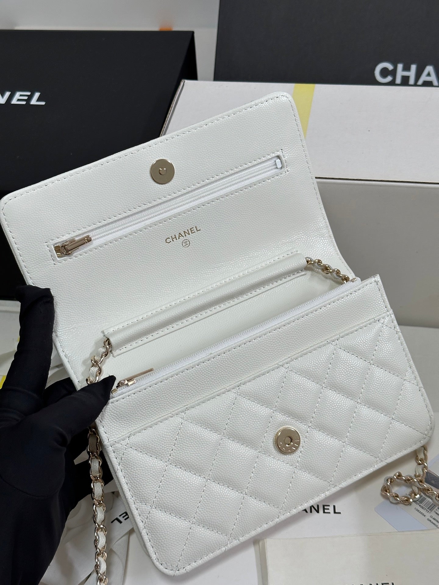 CHANEL 25P Wallet On Chain 19cm White Cowhide Heart Rhinestone 243592