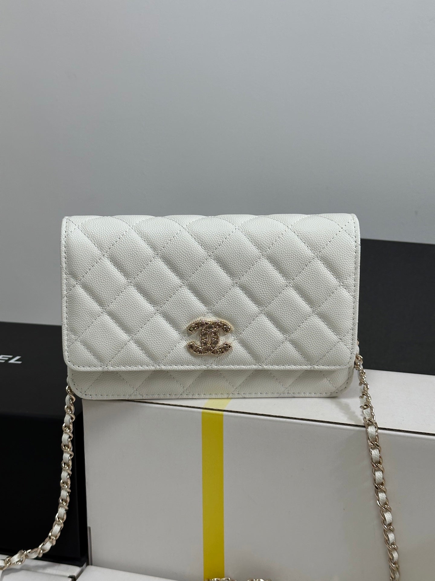 CHANEL 25P Wallet On Chain 19cm White Cowhide Heart Rhinestone 243592