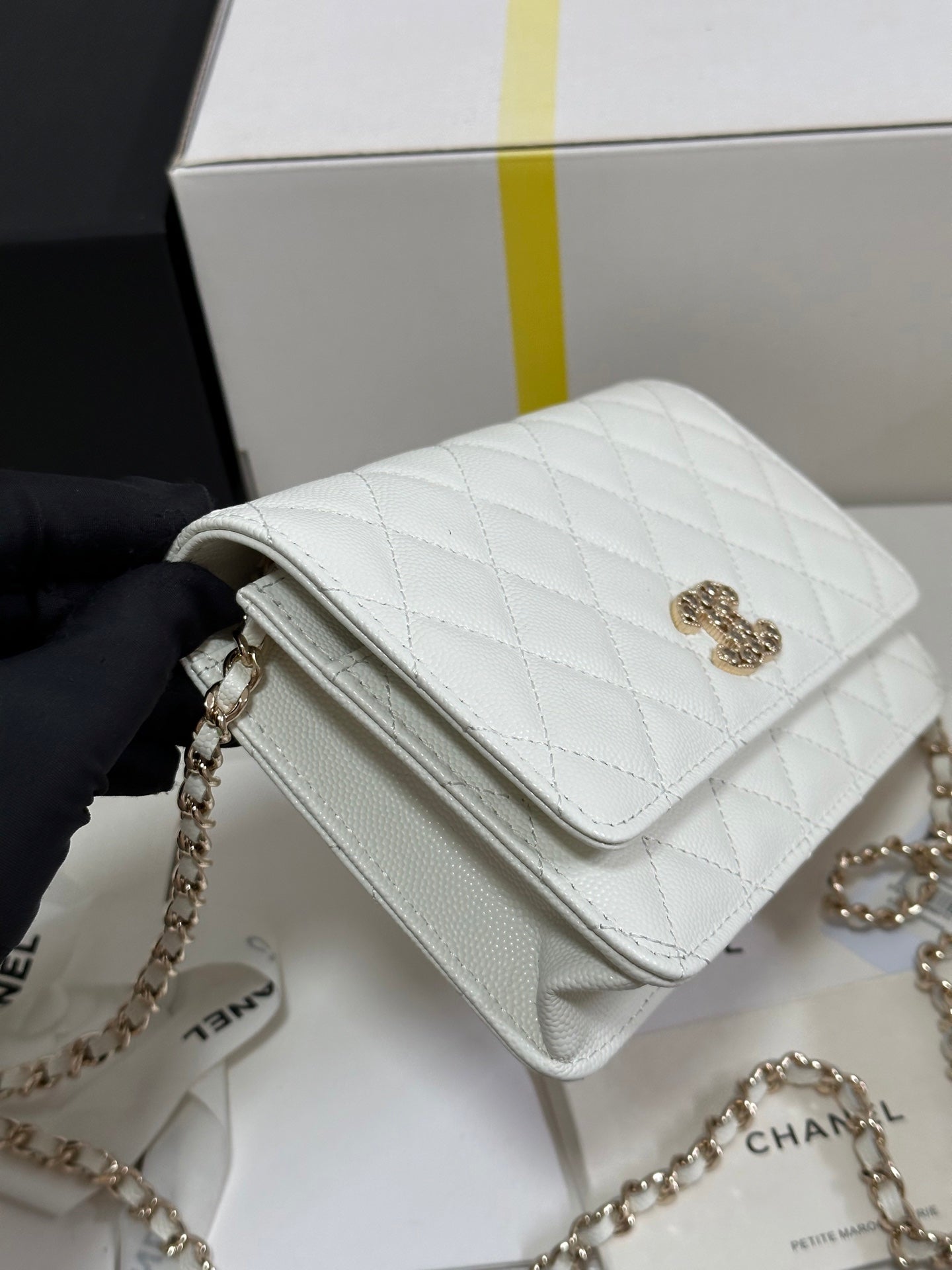 CHANEL 25P Wallet On Chain 19cm White Cowhide Heart Rhinestone 243592