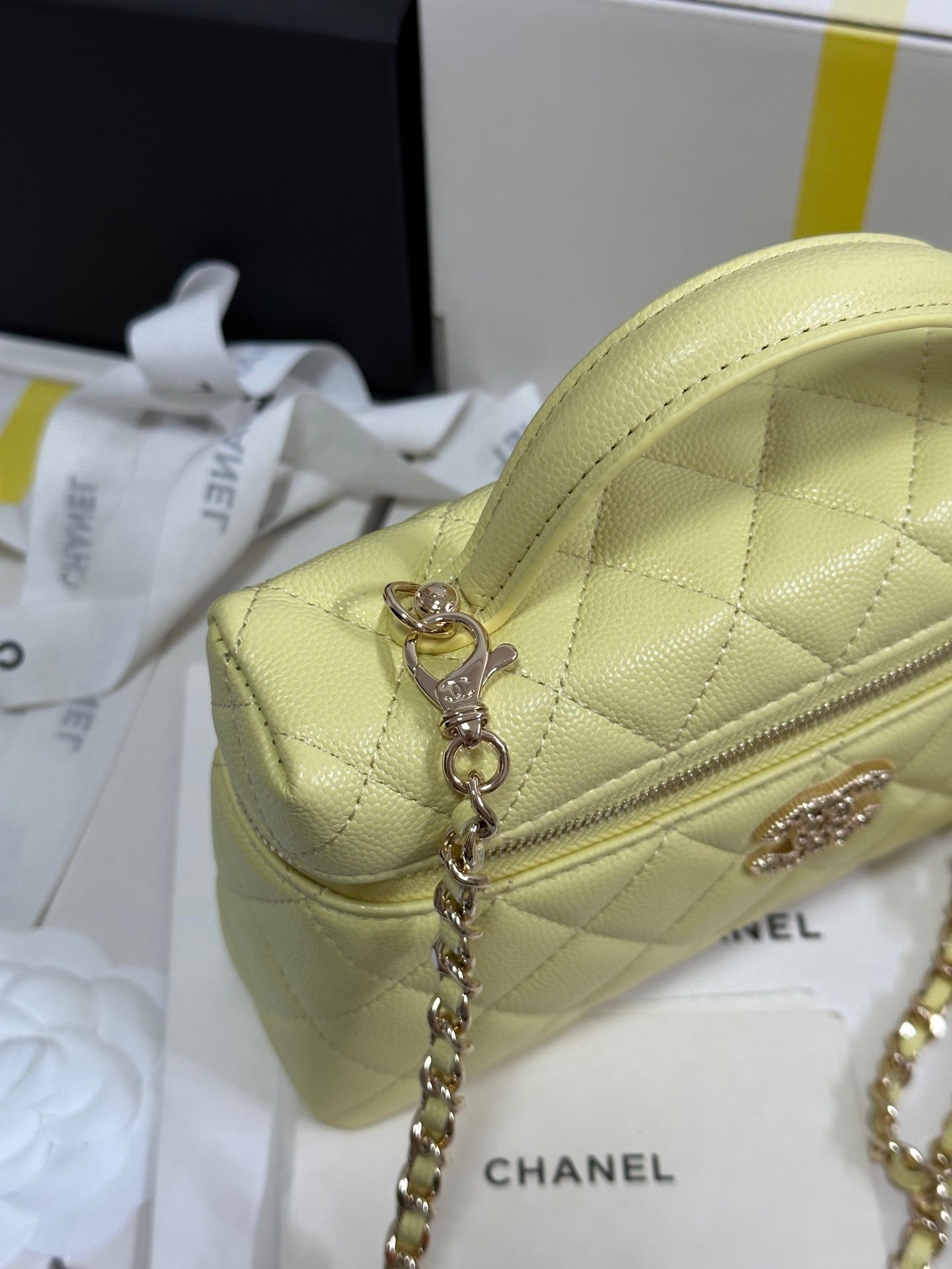 CHANEL 25P Vanity Case 19.5cm Yellow Pastel Calfskin Heart Rhinestone 243607
