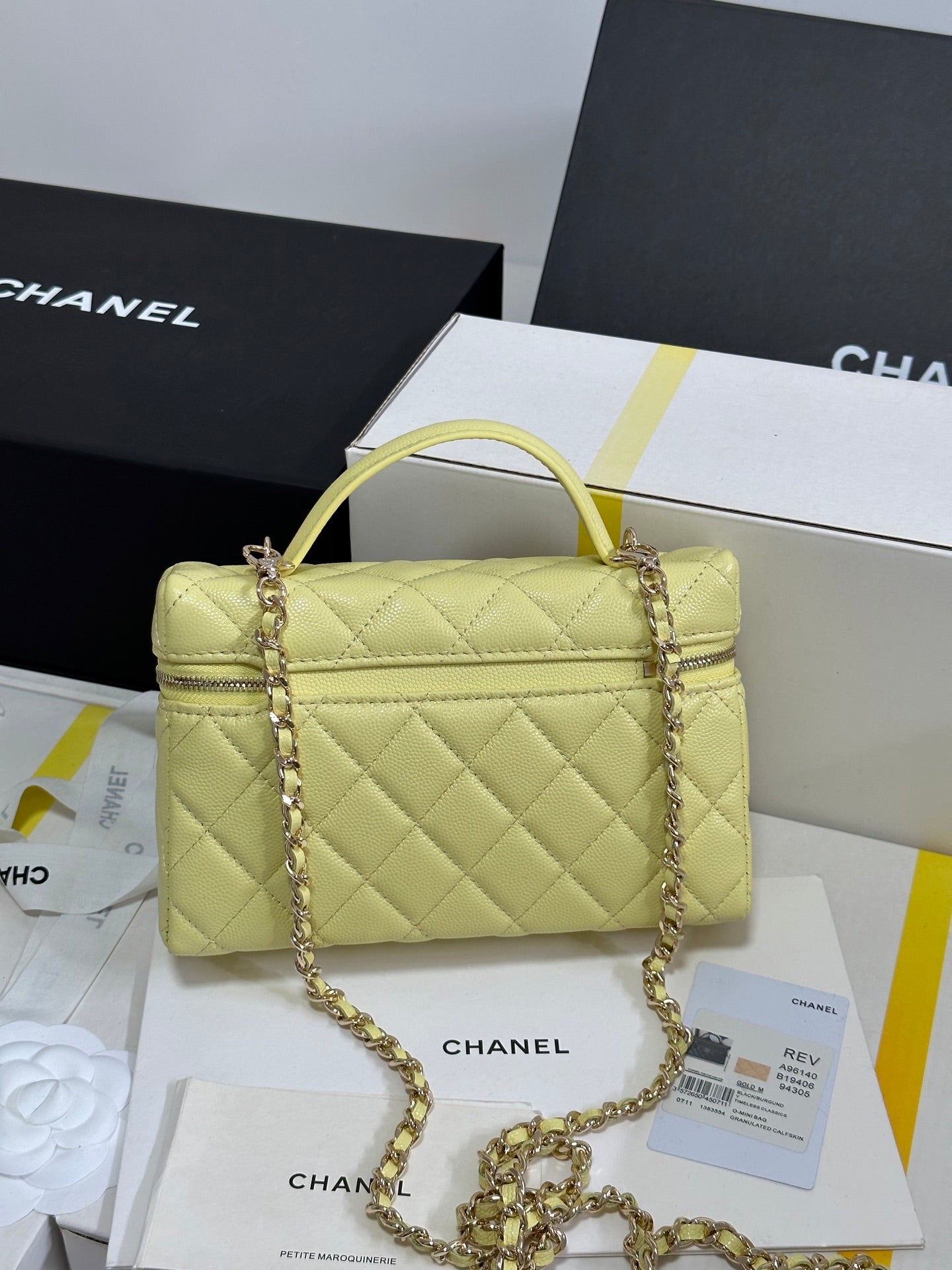 CHANEL 25P Vanity Case 19.5cm Yellow Pastel Calfskin Heart Rhinestone 243607