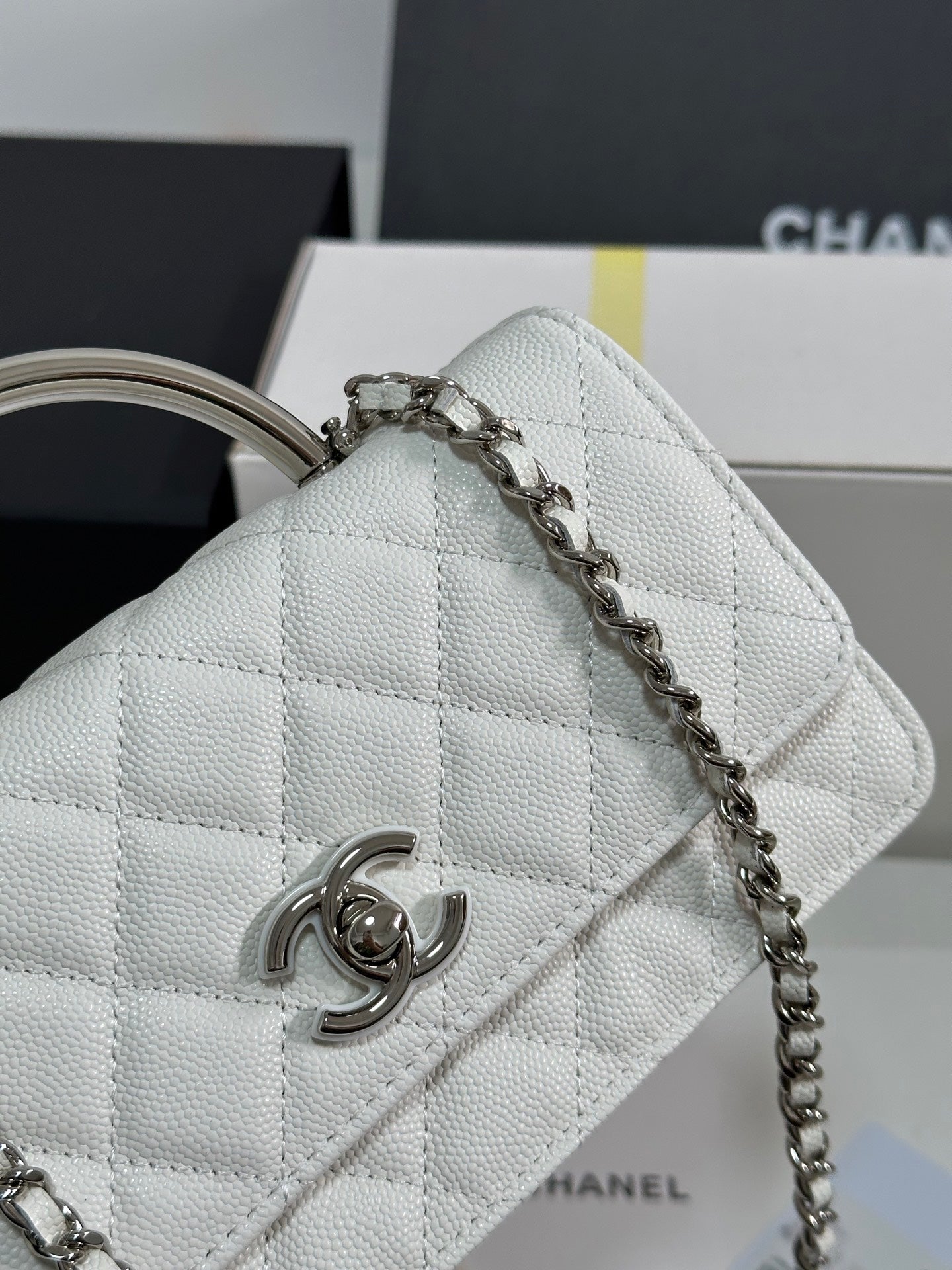 CHANEL 25P Wallet Woc Handle 17cm White Leather Silver Hardware 243442