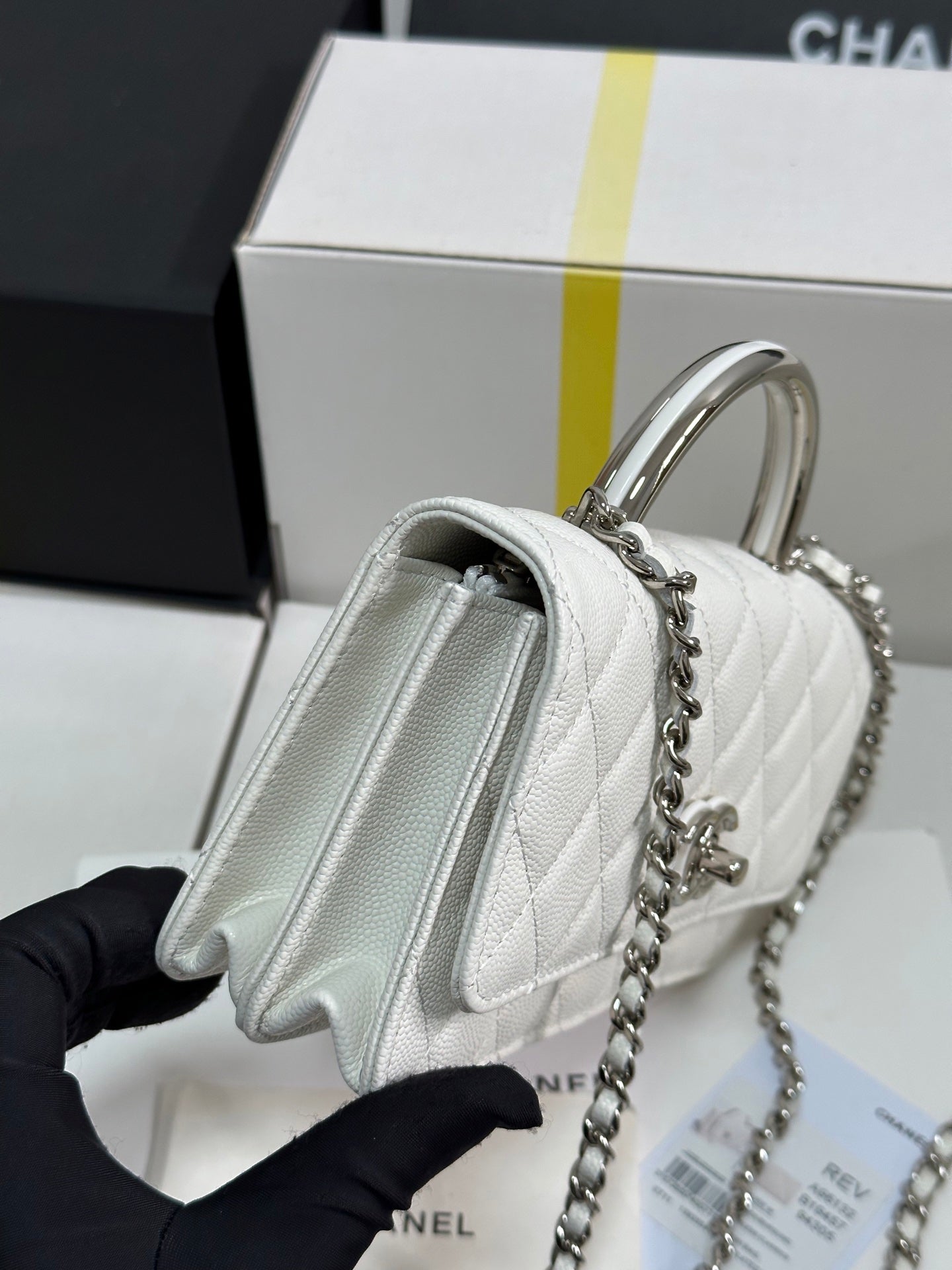 CHANEL 25P Wallet Woc Handle 17cm White Leather Silver Hardware 243442