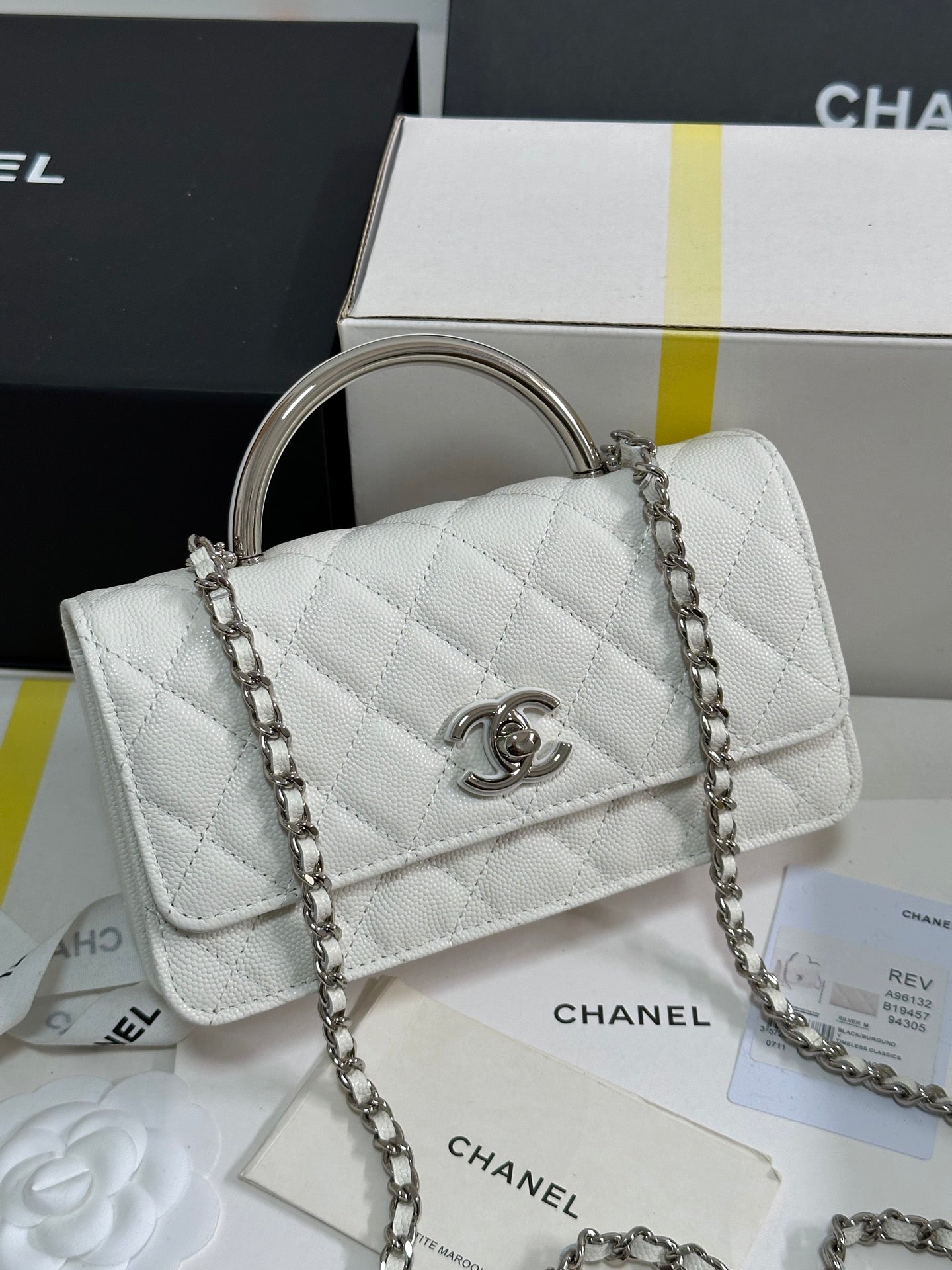 CHANEL 25P Wallet Woc Handle 17cm White Leather Silver Hardware 243442
