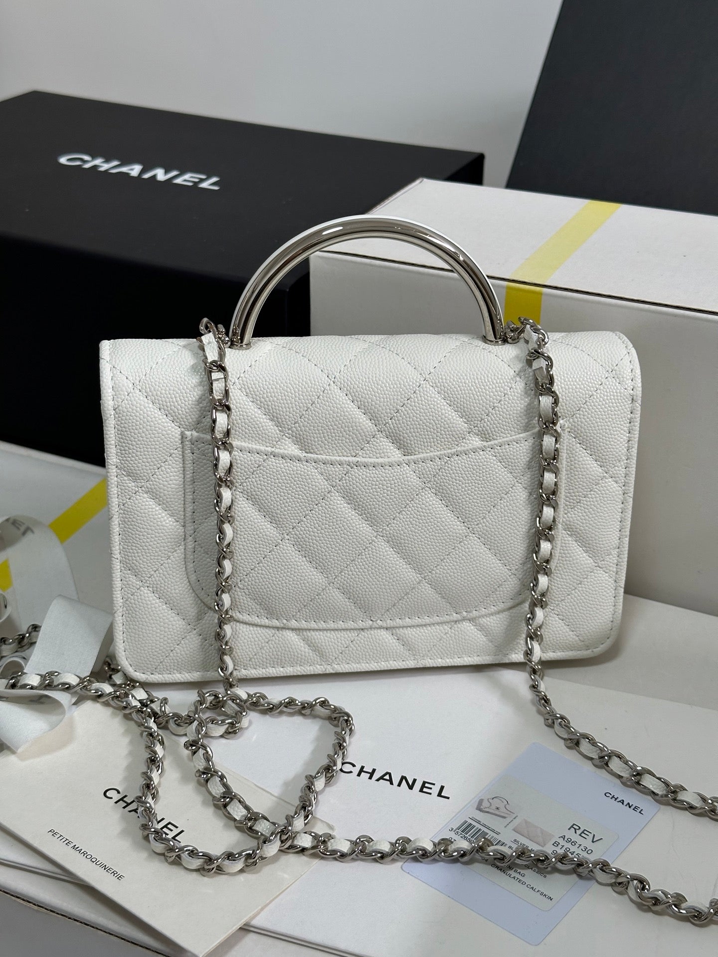 CHANEL 25P Wallet Woc Handle 19cm White Leather Silver Hardware 243451