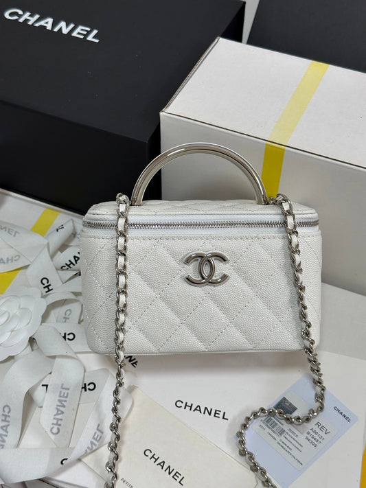 CHANEL 25P Vanity Case 17cm White Leather Silver Hardware 243460