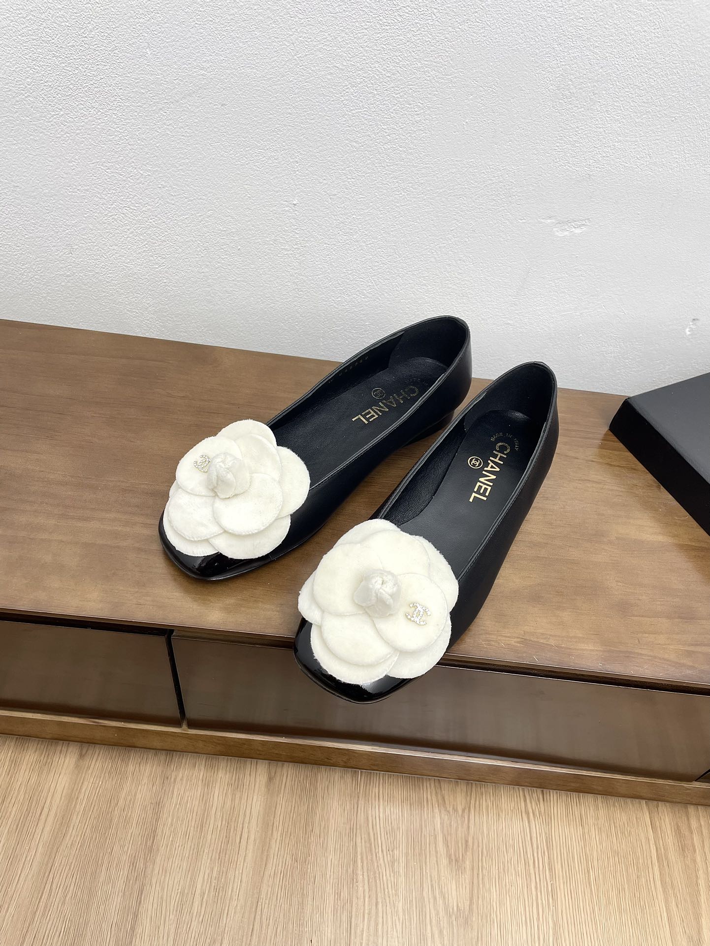 CHANEL Ballet Flats Black With Camellia White Lambskin