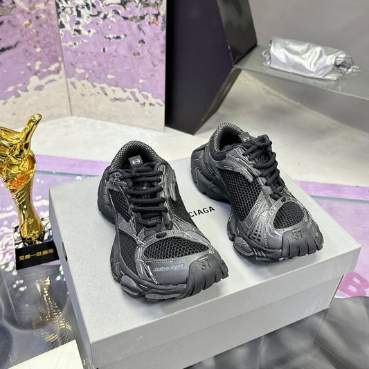 Balanciaga STAPLER SNEAKER IN BLACK MIX GRAY POLYURETHANE AND MESH