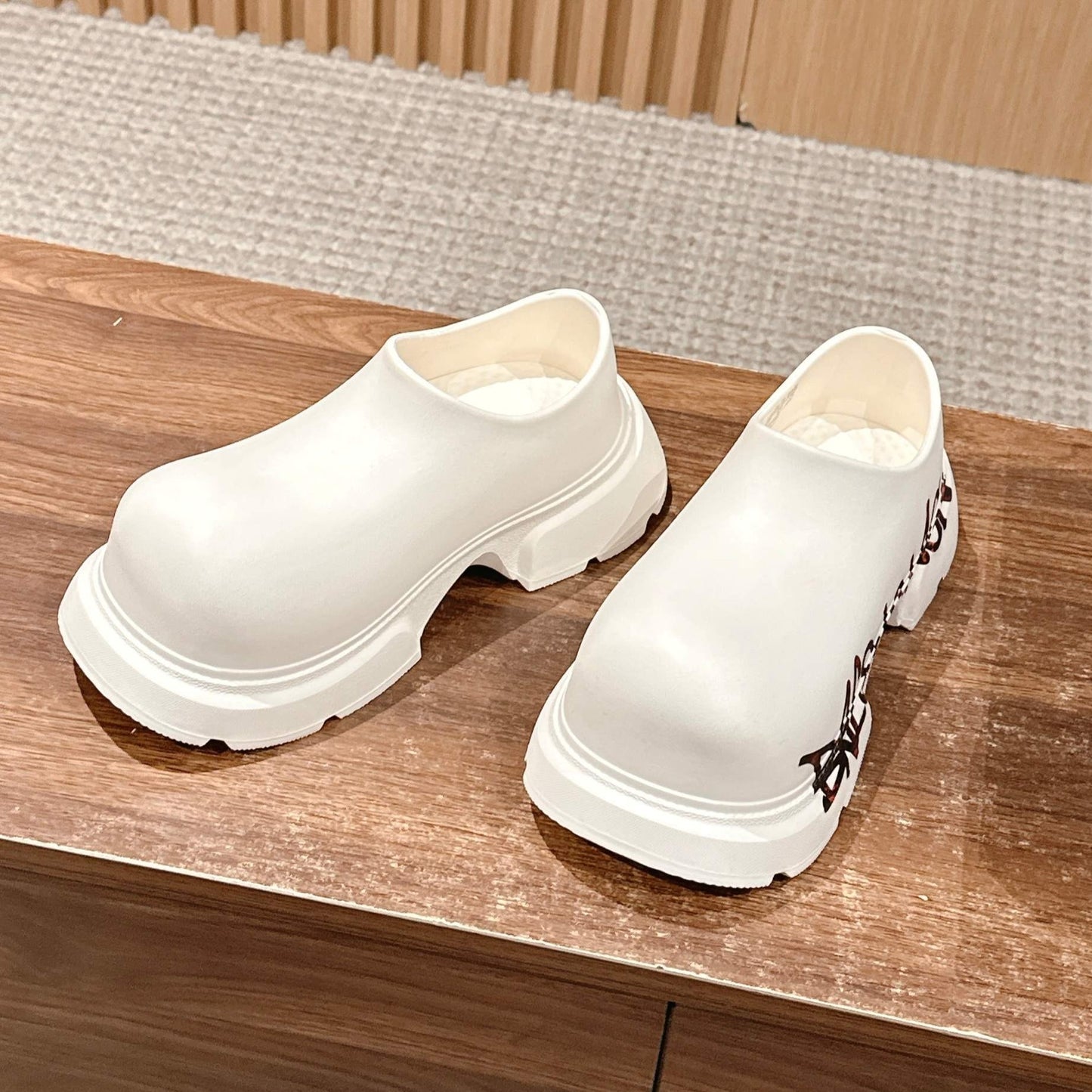 Balanciaga GRAFFITI THICK-SOLED CHEF SHOES IN WHITE RUBBER