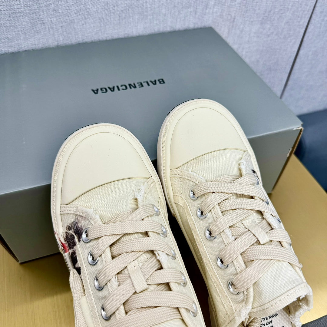 Balanciaga SNEAKER MULES IN WHITE CANVAS GRAFFITI LOGO